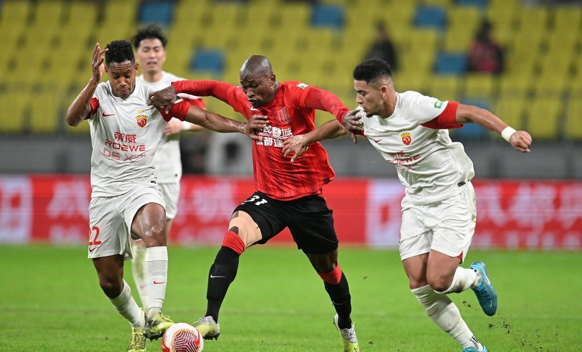 关于转折点！武汉三镇伤情更新，欧篮联转会期攻防权衡，目标明确，资深球员宣示担当的信息