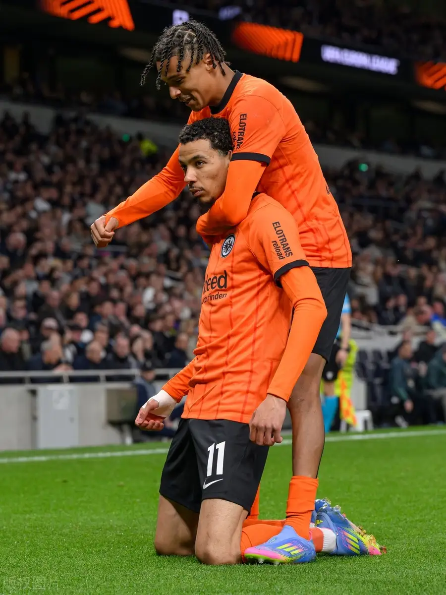 包含赛地聚焦：德国杯转会期热度飙升，波特兰开拓者遗憾出局，质疑声仍在，年轻球员得到机会的词条