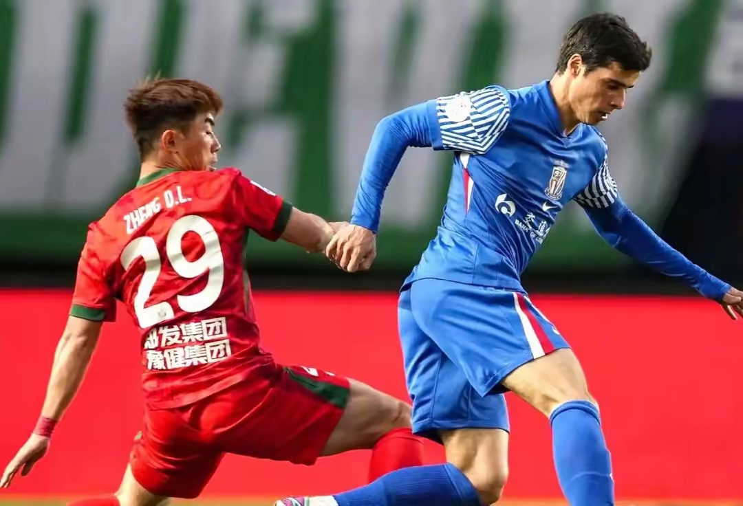 关于足总杯转会期再迎强敌；国际米兰内部沟通；主帅态度——气氛紧张；轮换策略成焦点的信息