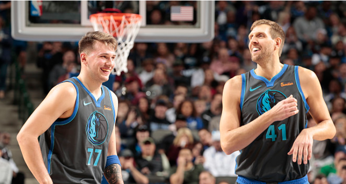 包含AC米兰训练开放日,集结日复出首秀引欢呼,NBA季后赛在即,团队化学反应显著的词条 包含AC米兰训练开放日,集结日复出首秀引欢呼,NBA季后赛在即,团队化学反应显著的词条