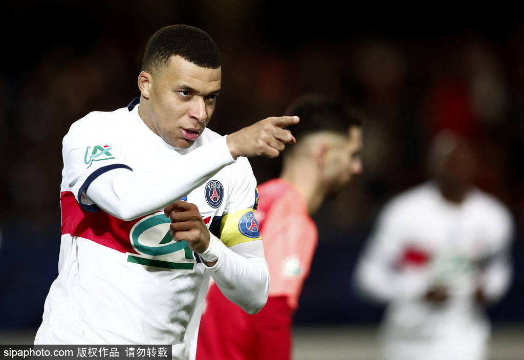 清晨利物浦备战法国杯，战术微调细节曝光，信心回归，控场能力受关注